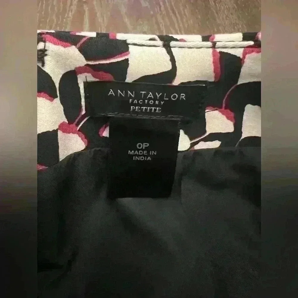 Ann Taylor Factory Petite size 0P Lined Skirt Black White Pink Print - Picture 2 of 3